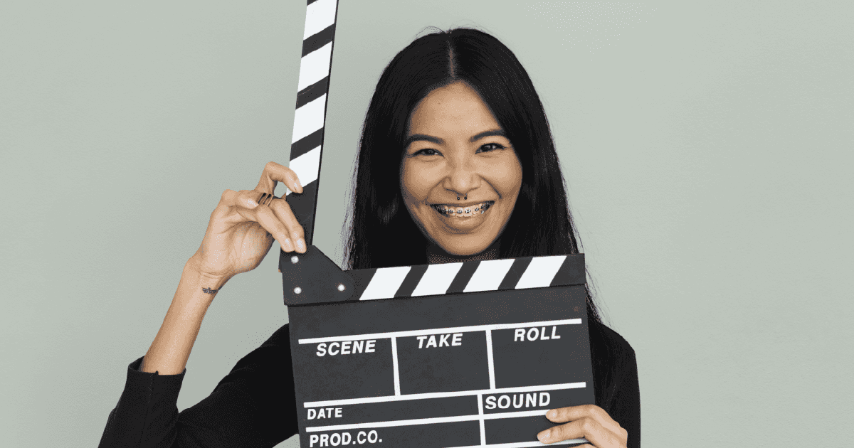 Shutterstock 571875226 01 alt="Woman in braces."